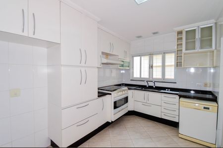 Casa à venda com 223m², 4 quartos e 4 vagas Casa à venda com 223m², 4 quartos e 4 vagasCozinha