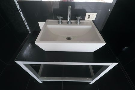 Casa para alugar com 500m², 4 quartos e 6 vagas Casa para alugar com 500m², 4 quartos e 6 vagasBanheiro Suíte 3