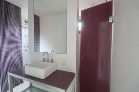 Casa para alugar com 500m², 4 quartos e 6 vagas Casa para alugar com 500m², 4 quartos e 6 vagasBanheiro Suíte 2