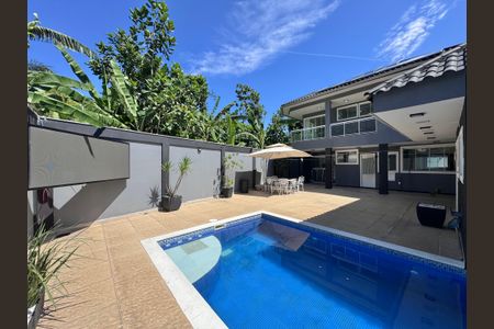 Casa de condomínio para alugar com 480m², 4 quartos e 1 vaga