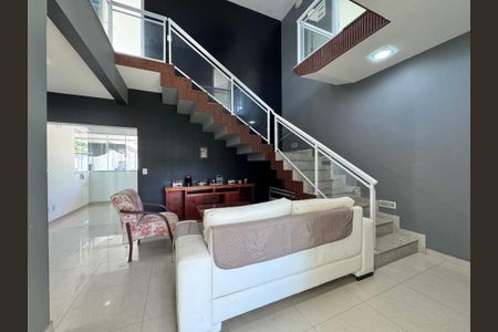 Casa de condomínio para alugar com 480m², 4 quartos e 1 vaga Casa de condomínio para alugar com 480m², 4 quartos e 1 vagaSala