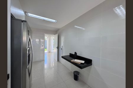 Casa de condomínio para alugar com 480m², 4 quartos e 1 vaga Casa de condomínio para alugar com 480m², 4 quartos e 1 vagaCozinha e Área de Serviço