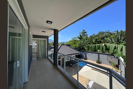 Casa de condomínio para alugar com 480m², 4 quartos e 1 vaga Casa de condomínio para alugar com 480m², 4 quartos e 1 vagaSuíte 4 - Varanda