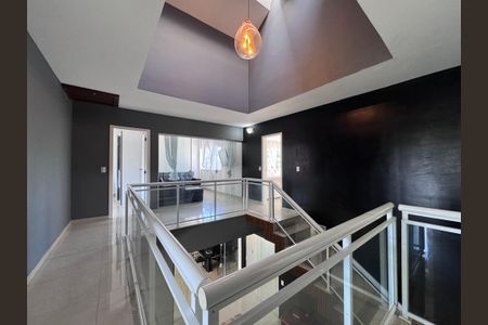 Casa de condomínio para alugar com 480m², 4 quartos e 1 vaga Casa de condomínio para alugar com 480m², 4 quartos e 1 vagaHall Íntimo