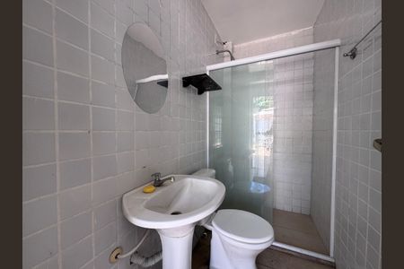 Casa de condomínio para alugar com 480m², 4 quartos e 1 vaga Casa de condomínio para alugar com 480m², 4 quartos e 1 vagaÁrea externa - Banheiro