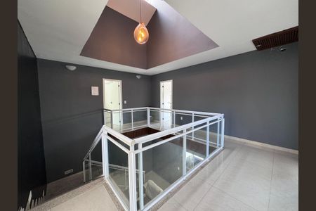 Casa de condomínio para alugar com 480m², 4 quartos e 1 vaga Casa de condomínio para alugar com 480m², 4 quartos e 1 vagaHall Íntimo