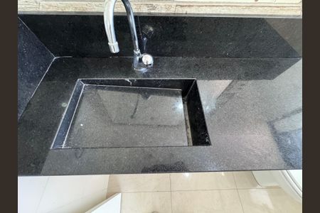 Casa de condomínio para alugar com 480m², 4 quartos e 1 vaga Casa de condomínio para alugar com 480m², 4 quartos e 1 vagaSuíte 4 - Banheiro