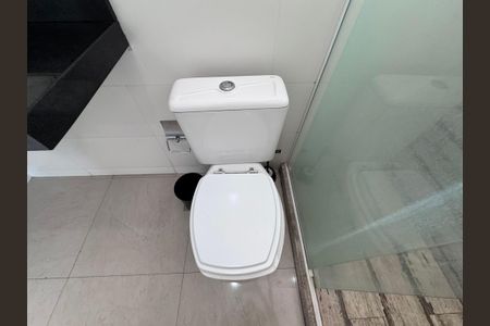 Casa de condomínio para alugar com 480m², 4 quartos e 1 vaga Casa de condomínio para alugar com 480m², 4 quartos e 1 vagaSuíte 4 - Banheiro