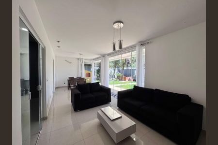 Sala  de casa de condomínio para alugar com 4 quartos, 480m² em Guaratiba, Rio de Janeiro