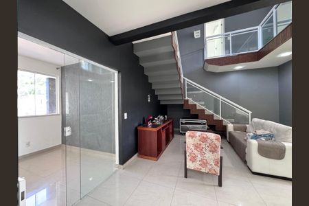 Casa de condomínio para alugar com 480m², 4 quartos e 1 vaga Casa de condomínio para alugar com 480m², 4 quartos e 1 vagaSala