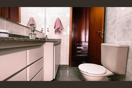 Apartamento para alugar com 175m², 4 quartos e 3 vagasBanheiro da Suíte 2