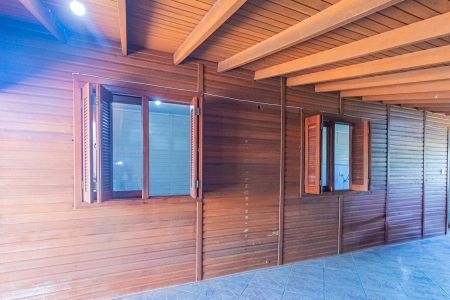 Casa à venda com 200m², 2 quartos e 2 vagasFachada Lateral