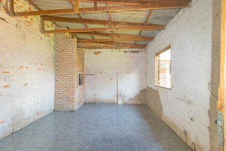 Casa à venda com 200m², 2 quartos e 2 vagasVaranda nos fundos