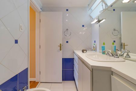 Apartamento à venda com 127m², 3 quartos e 1 vaga Apartamento à venda com 127m², 3 quartos e 1 vagaBanheiro 2