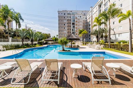 Apartamento à venda com 172m², 2 quartos e 3 vagas Apartamento à venda com 172m², 2 quartos e 3 vagasÁrea comum - Piscina