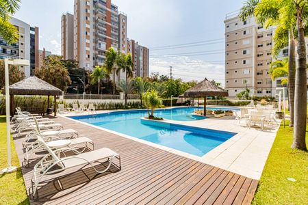 Apartamento à venda com 172m², 2 quartos e 3 vagas Apartamento à venda com 172m², 2 quartos e 3 vagasÁrea comum - Piscina