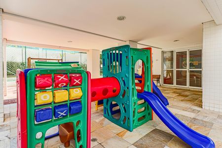 Apartamento à venda com 172m², 2 quartos e 3 vagas Apartamento à venda com 172m², 2 quartos e 3 vagasÁrea comum - Playground