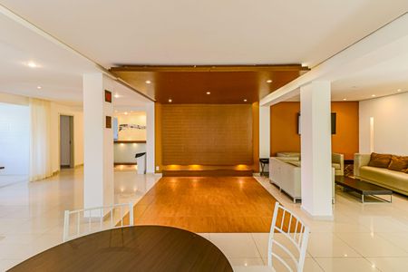 Apartamento à venda com 172m², 2 quartos e 3 vagas Apartamento à venda com 172m², 2 quartos e 3 vagasÁrea comum - Salão de festas