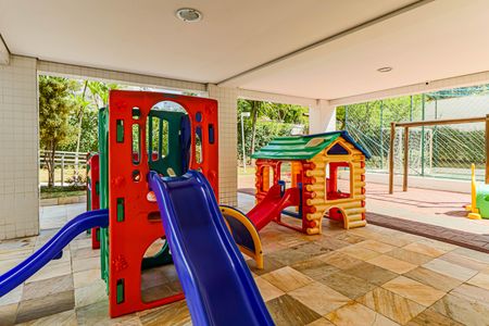 Apartamento à venda com 172m², 2 quartos e 3 vagas Apartamento à venda com 172m², 2 quartos e 3 vagasÁrea comum - Playground