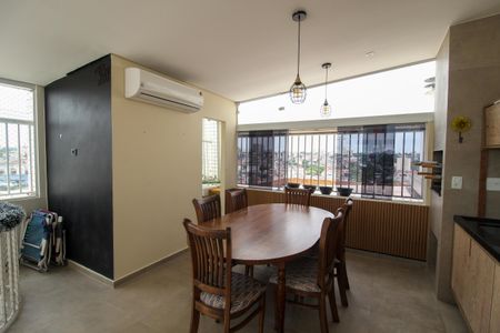 Apartamento à venda com 172m², 2 quartos e 3 vagas Apartamento à venda com 172m², 2 quartos e 3 vagasCobertura