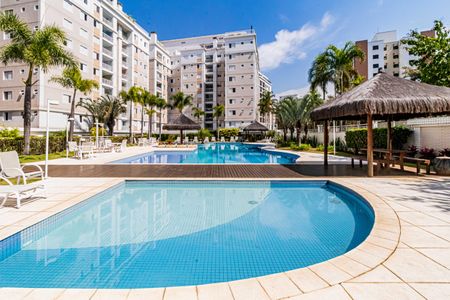 Apartamento à venda com 172m², 2 quartos e 3 vagas Apartamento à venda com 172m², 2 quartos e 3 vagasÁrea comum - Piscina