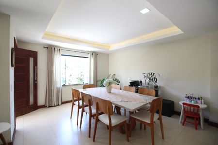 Casa de condomínio à venda com 154m², 4 quartos e 2 vagasSala