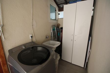Casa de condomínio à venda com 154m², 4 quartos e 2 vagasÁrea de Serviço