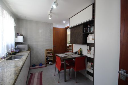 Casa de condomínio à venda com 154m², 4 quartos e 2 vagasCozinha