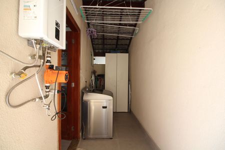 Casa de condomínio à venda com 154m², 4 quartos e 2 vagasÁrea de Serviço