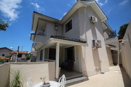 Casa de condomínio à venda com 154m², 4 quartos e 2 vagasÁrea Externa