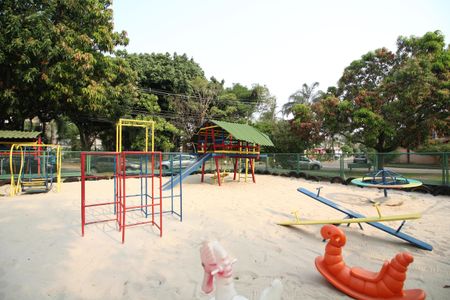 Casa de condomínio à venda com 154m², 4 quartos e 2 vagasÁrea Comum - Playground