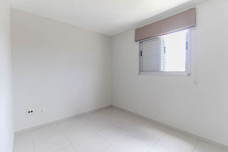 Quarto 1 de apartamento para alugar com 2 quartos, 52m² em Vila Carmosina, São Paulo