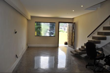 Casa de Condomínio para alugar com 3 quartos, 120m² em Tanque, Rio de Janeiro