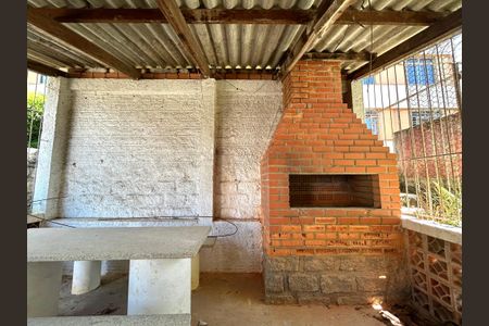 Casa para alugar com 58m², 2 quartos e 1 vagaÁrea comum - Churrasqueira