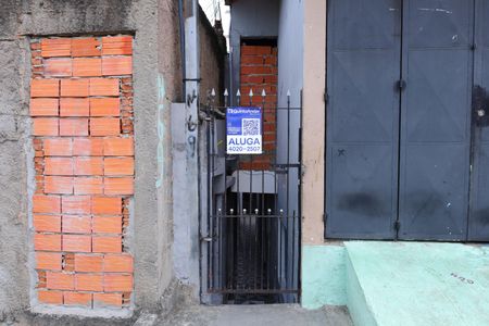 Casa para alugar com 90m², 2 quartos e sem vagaPlaca instalada no portão do imóvel - Código da placa KJFK-559