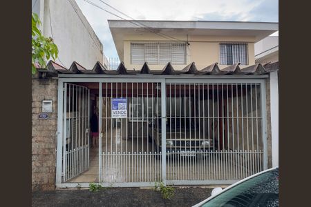 Casa à venda com 115m², 2 quartos e 2 vagas Casa à venda com 115m², 2 quartos e 2 vagasFachada