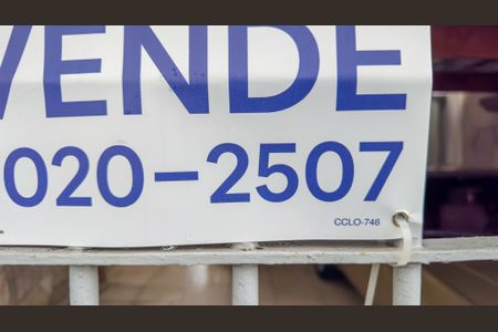 Casa à venda com 115m², 2 quartos e 2 vagas Casa à venda com 115m², 2 quartos e 2 vagasFachada