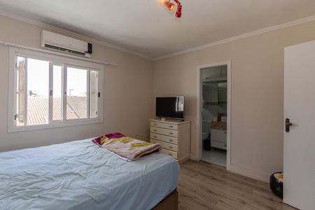 Casa à venda com 127m², 3 quartos e 2 vagasSuíte