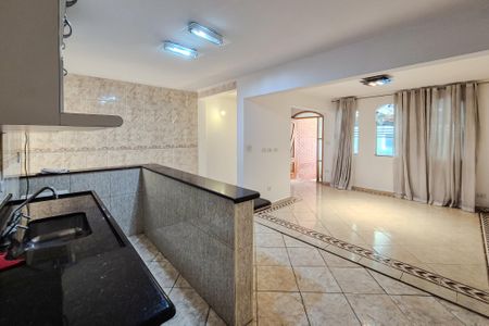 Casa à venda com 134m², 3 quartos e 2 vagasCozinha - Armários
