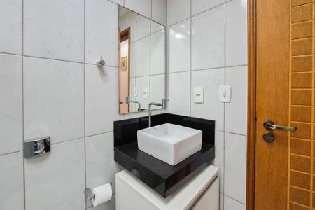 Casa à venda com 134m², 3 quartos e 2 vagasBanheiro Social