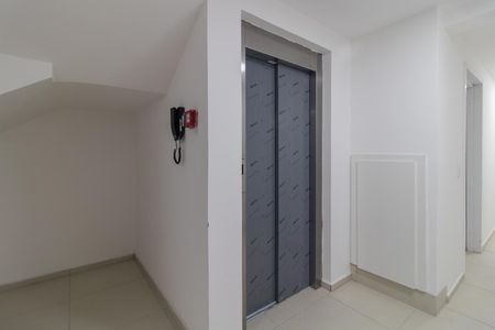Apartamento à venda com 30m², 1 quarto e sem vagaElevadores