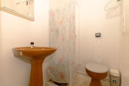 Banheiro  de kitnet/studio para alugar com 1 quarto, 77m² em Centro Histórico, Porto Alegre
