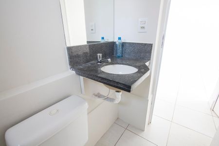 Apartamento para alugar com 45m², 2 quartos e 1 vaga Apartamento para alugar com 45m², 2 quartos e 1 vagaBanheiro social