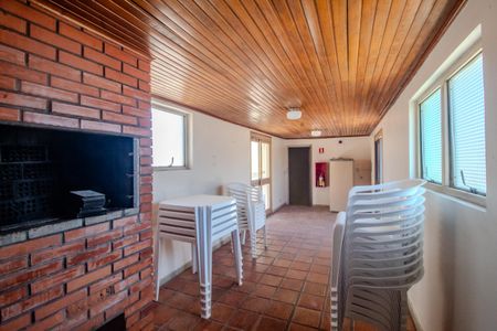 Apartamento à venda com 71m², 2 quartos e sem vagaÁrea comum - Salão de festas