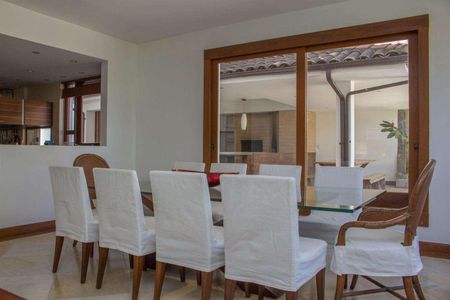 Casa de condomínio à venda com 611m², 4 quartos e 4 vagas