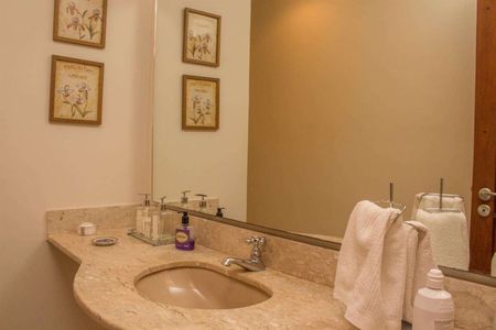 Casa de condomínio à venda com 611m², 4 quartos e 4 vagas