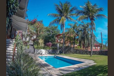 Casa de condomínio à venda com 611m², 4 quartos e 4 vagas