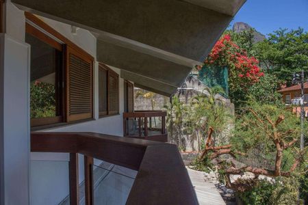 Casa de condomínio à venda com 611m², 4 quartos e 4 vagas