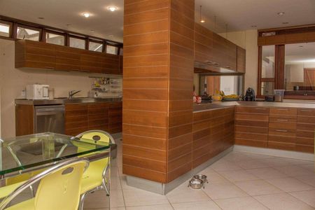 Casa de condomínio à venda com 611m², 4 quartos e 4 vagas