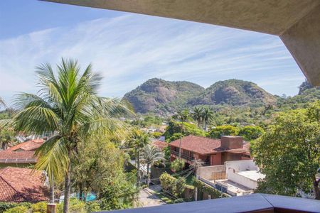 Casa de condomínio à venda com 611m², 4 quartos e 4 vagas